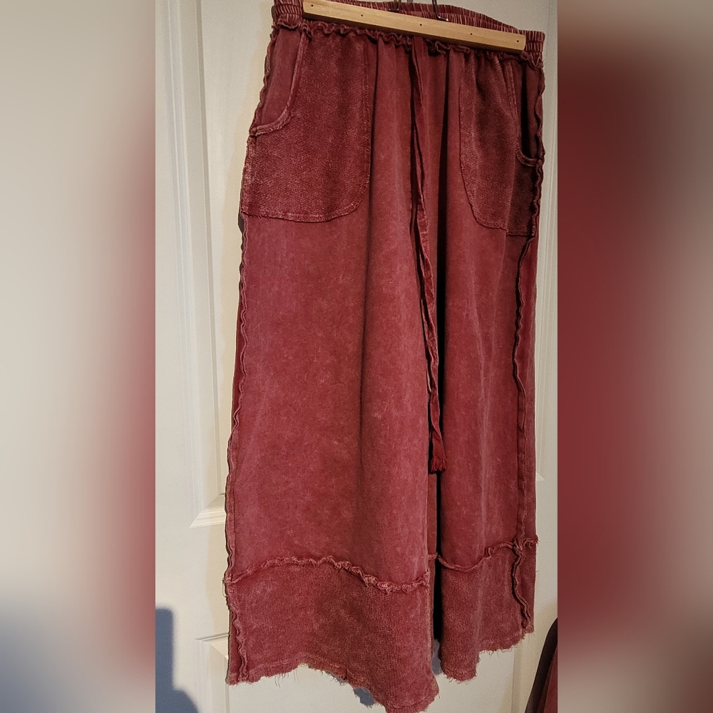 J HER Washed Two-Piece Set - Pullover HIGH/LOW Top & Wide Leg Pants - Picture 5 of 10
